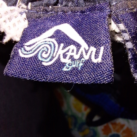 A Kanu Surf men's swim trunks in a size medium. They're pre-loved in great shape - Picture 5 of 6